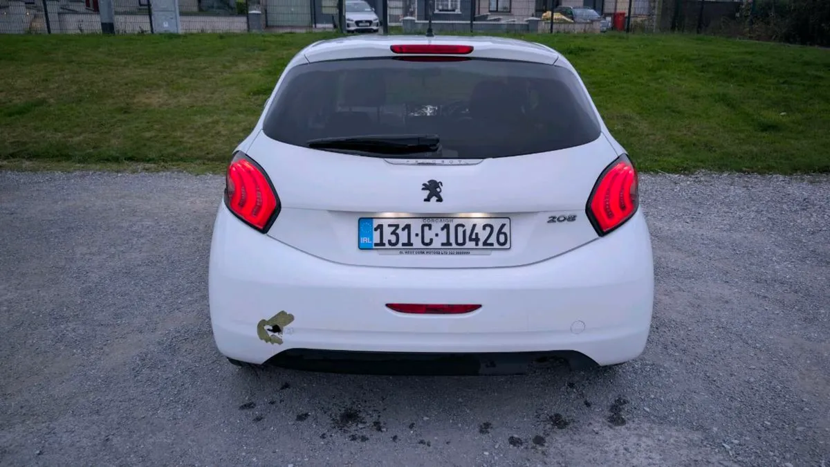 Peugeot 208 - Image 2