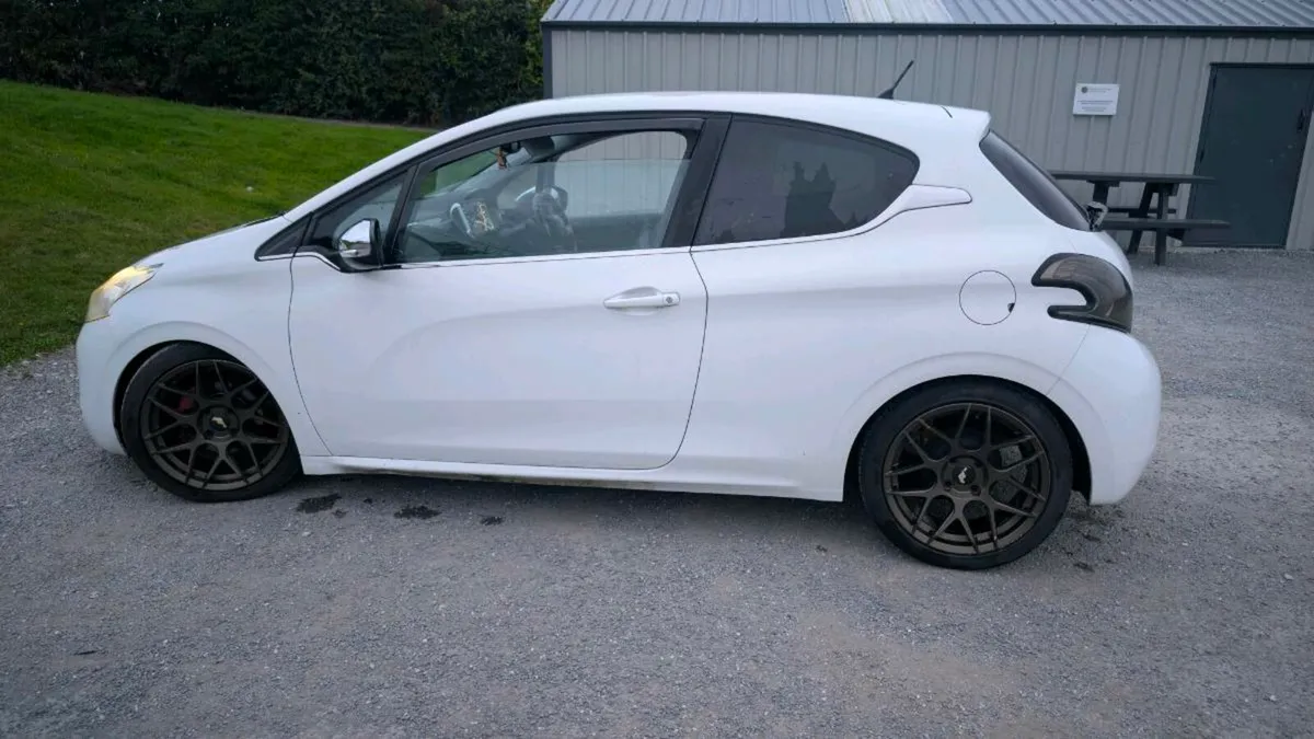 Peugeot 208 - Image 4