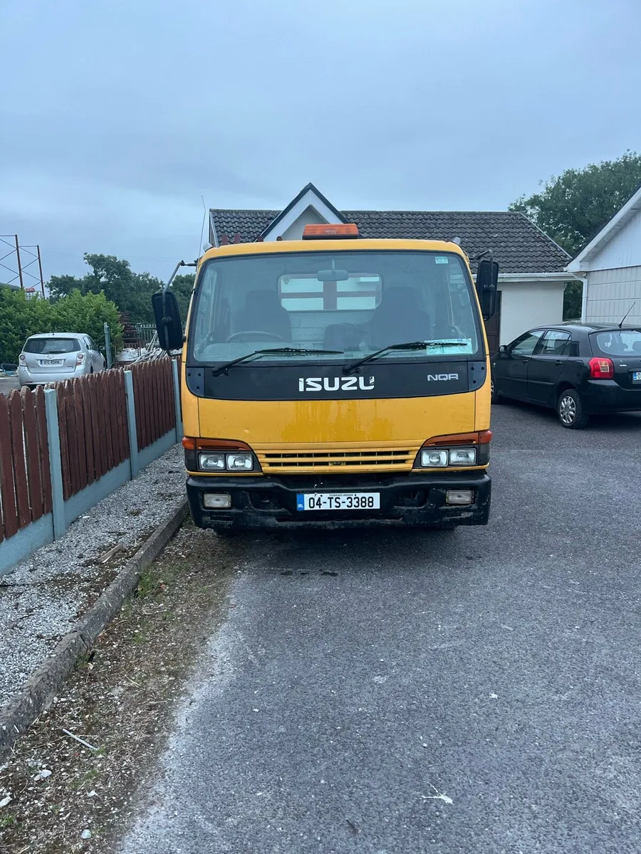 7.5 ton Isuzu nqr tipper - Image 2