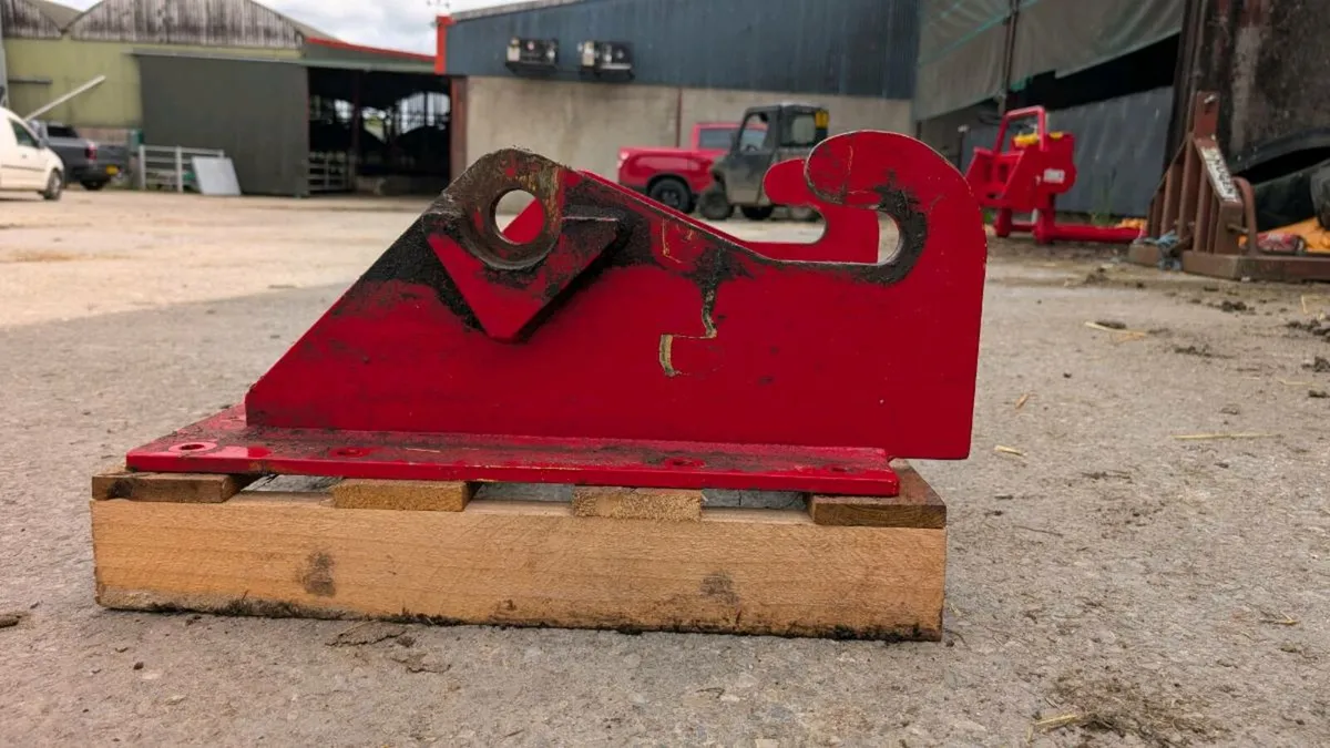 Scaffer telehandler Headstock bolt on brackets - Image 1