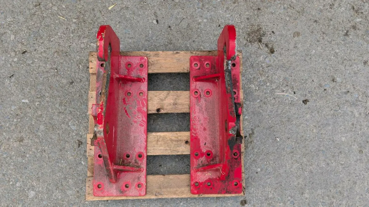 Scaffer telehandler Headstock bolt on brackets - Image 2