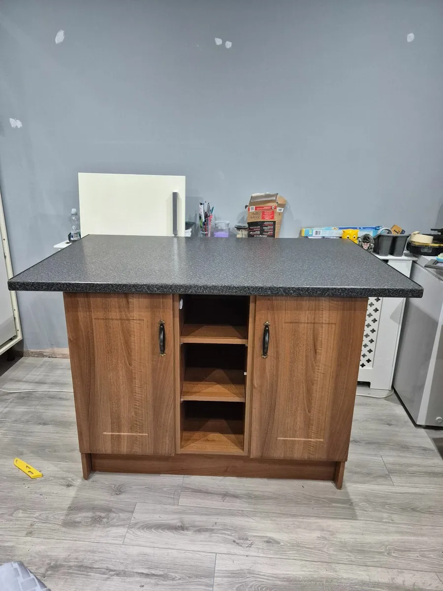 Kitchen Island - Image 1