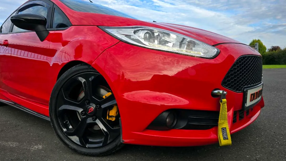 2017 Ford Fiesta ST2 1.6 Petrol 220BHP - Image 3