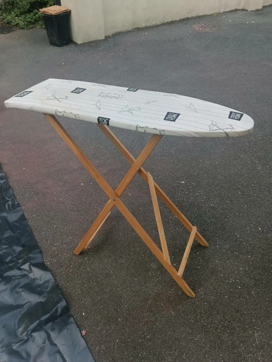 House of York ironing board like new - Image 1