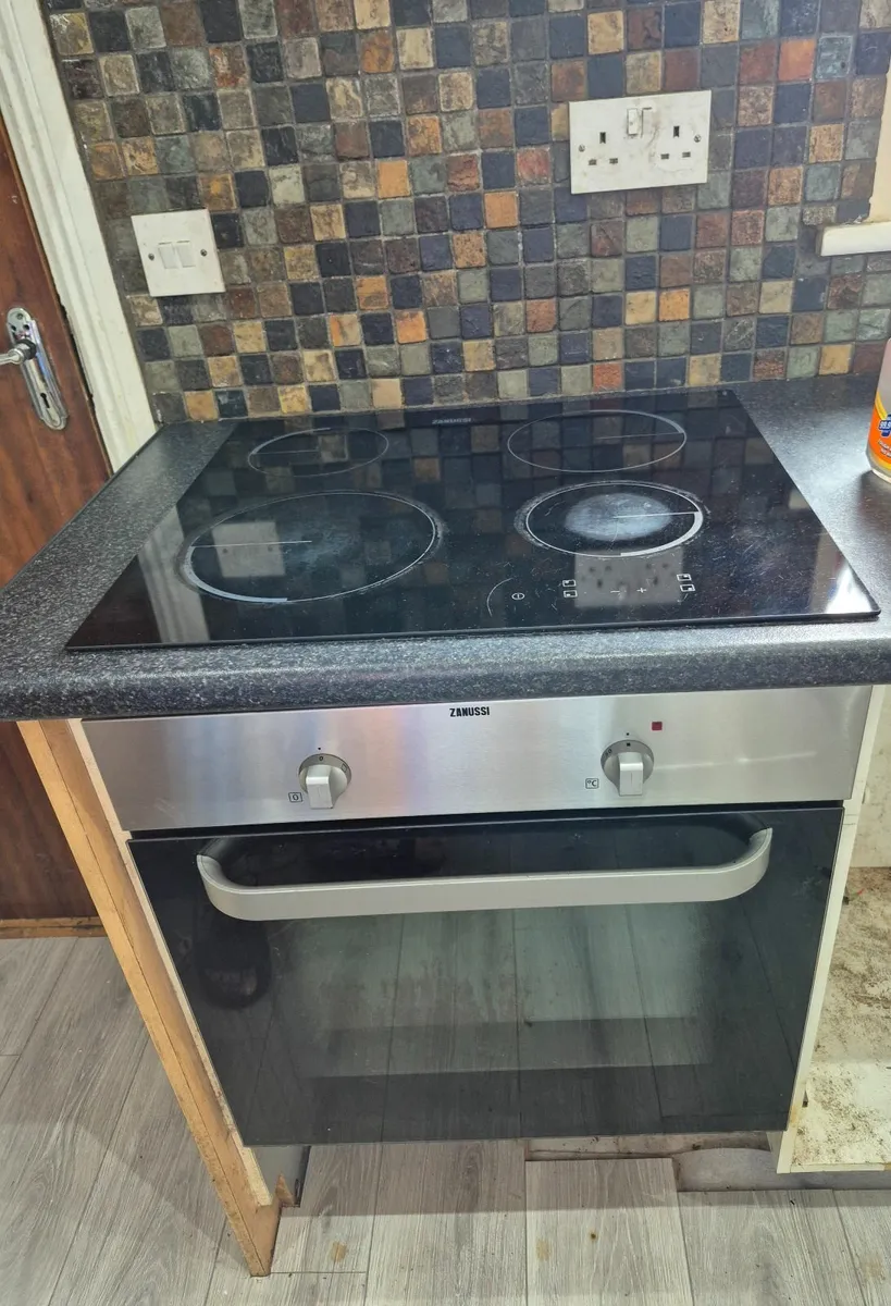 Hob & Oven - Image 1