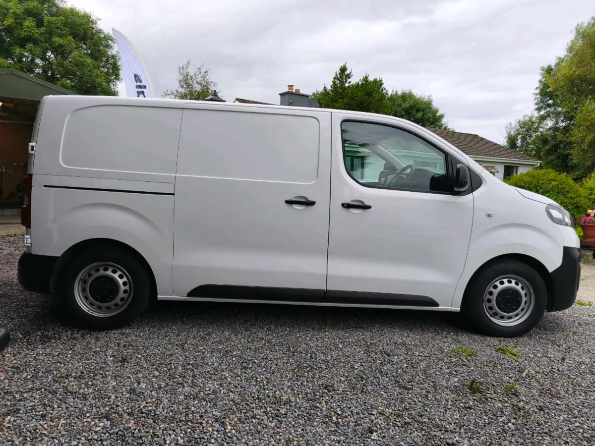 202 Opel Vivaro 1.5 - Image 2
