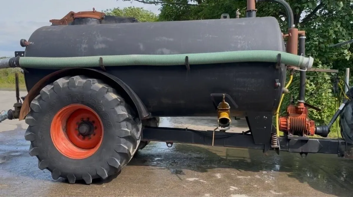 Conor 2500 LPG Tank / Vicon Spreader - Image 1