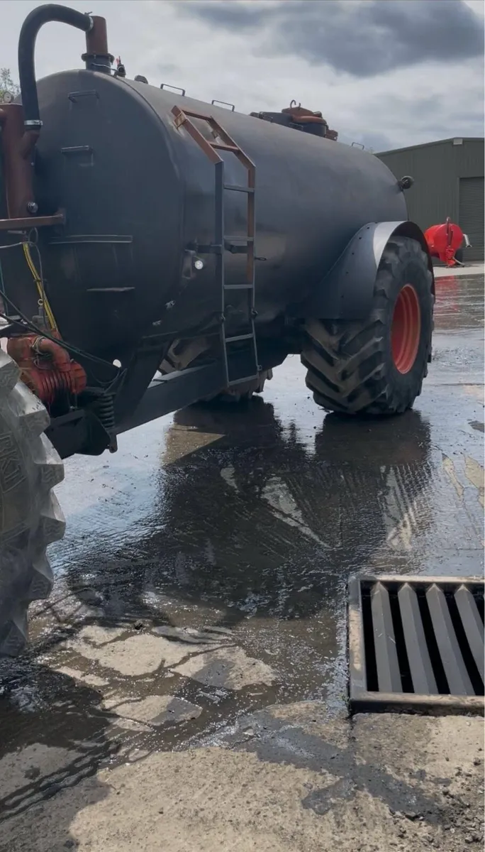 Conor 2500 LPG Tank / Vicon Spreader - Image 3