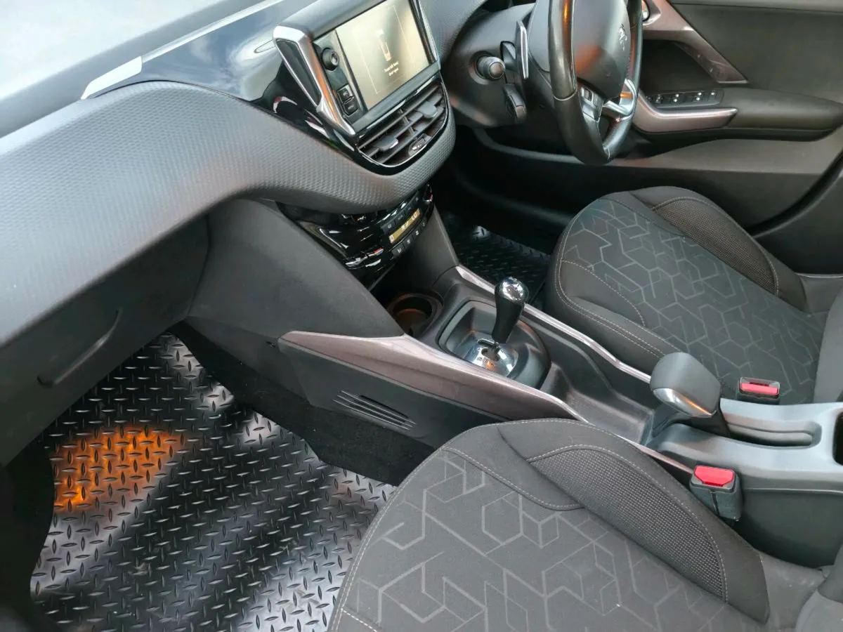 2016 PEUGEOT 2008 AUTO 1.2 PETROL - Image 3