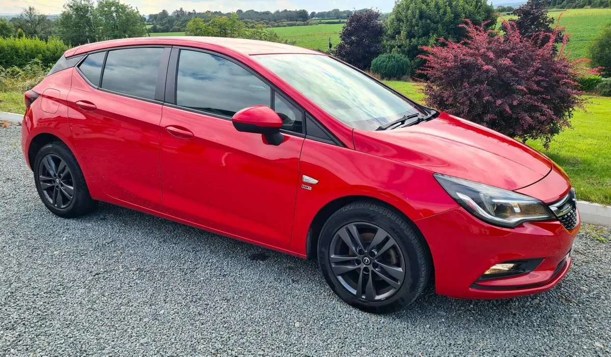 Opel Astra 2019 - Image 1