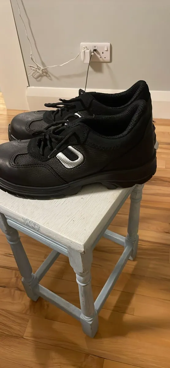 Boots - Image 2