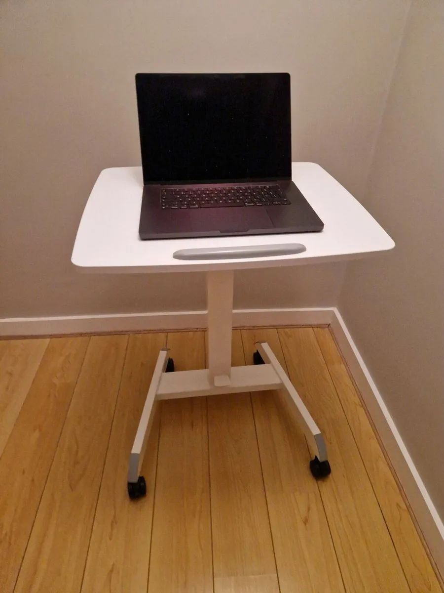 Mobile standing desk and matching adjustable chair - Image 4