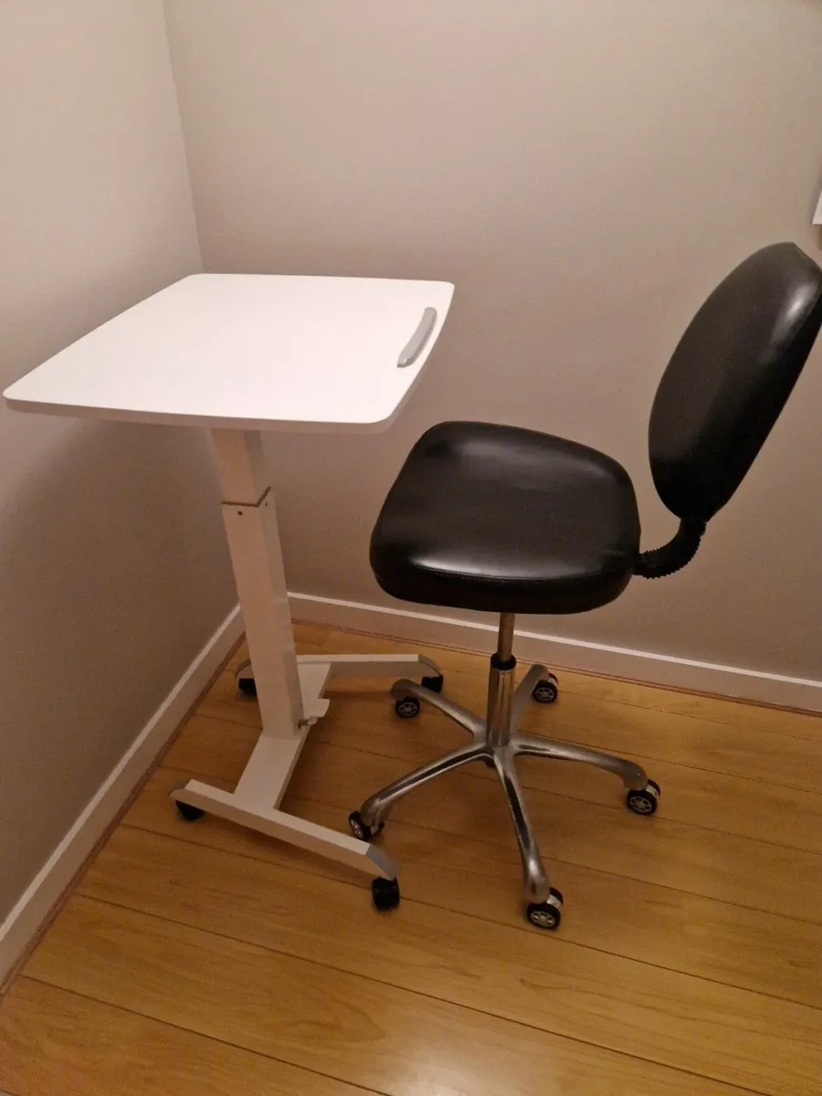 Mobile standing desk and matching adjustable chair - Image 1