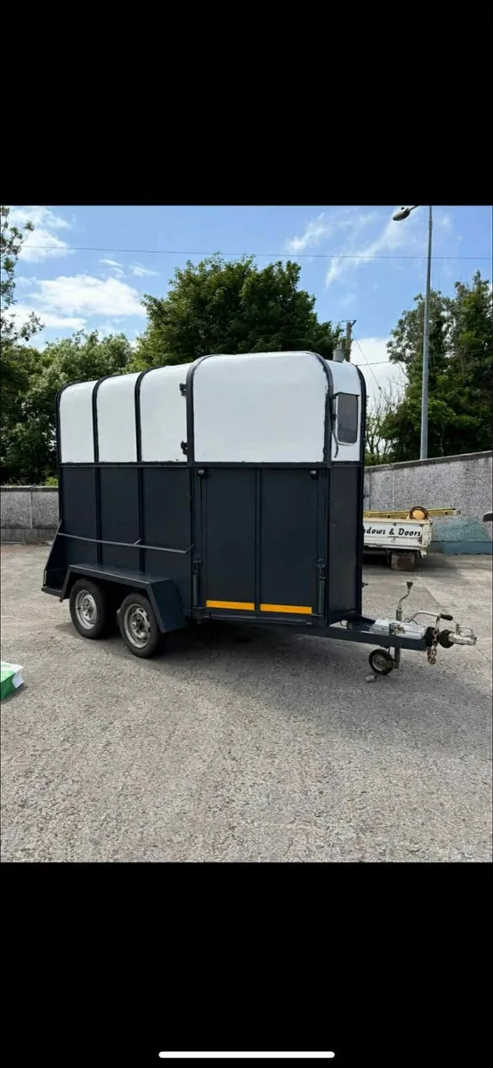 Horse box - Image 1