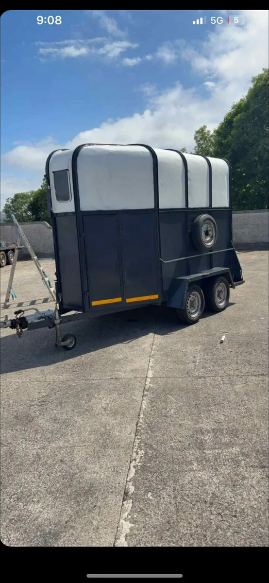Horse box - Image 2