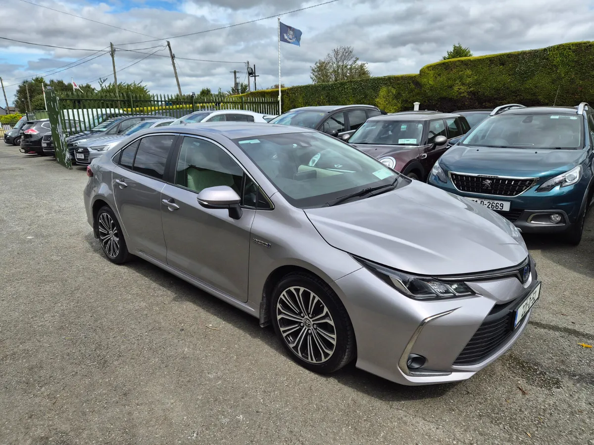 Toyota Corolla 2022 Luna Sport Hybrid - Image 1