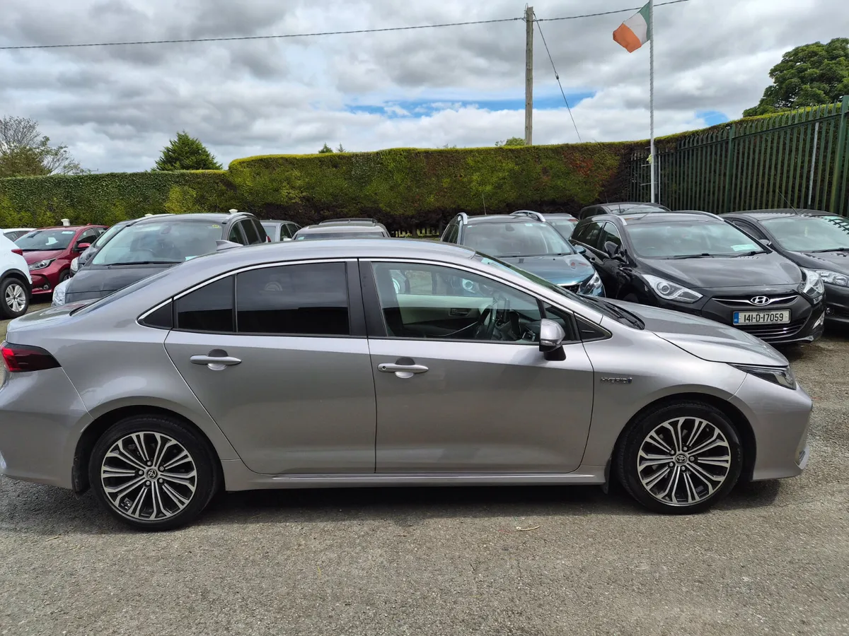 Toyota Corolla 2022 Luna Sport Hybrid - Image 3