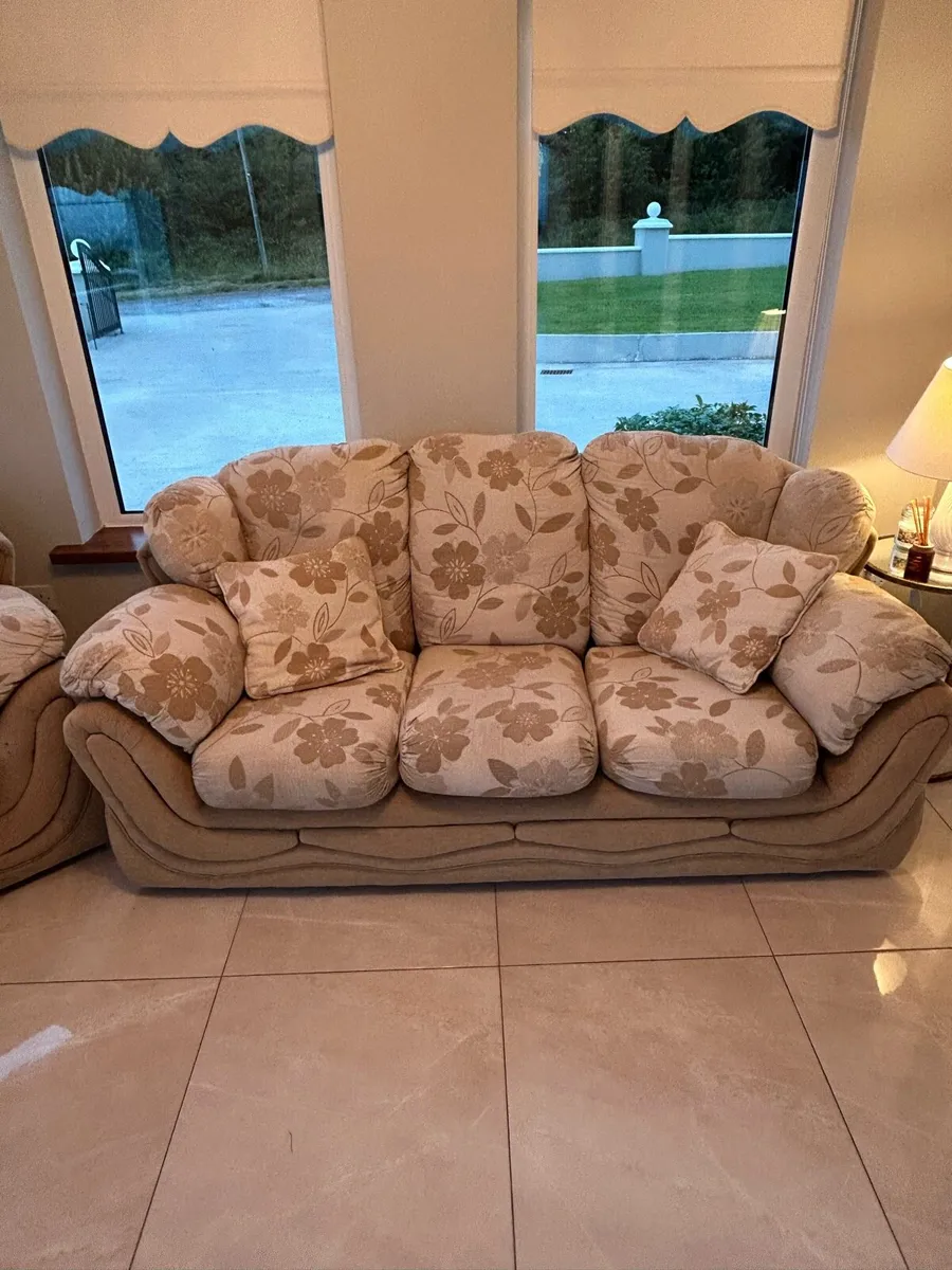 3 Piece Suite - Image 3