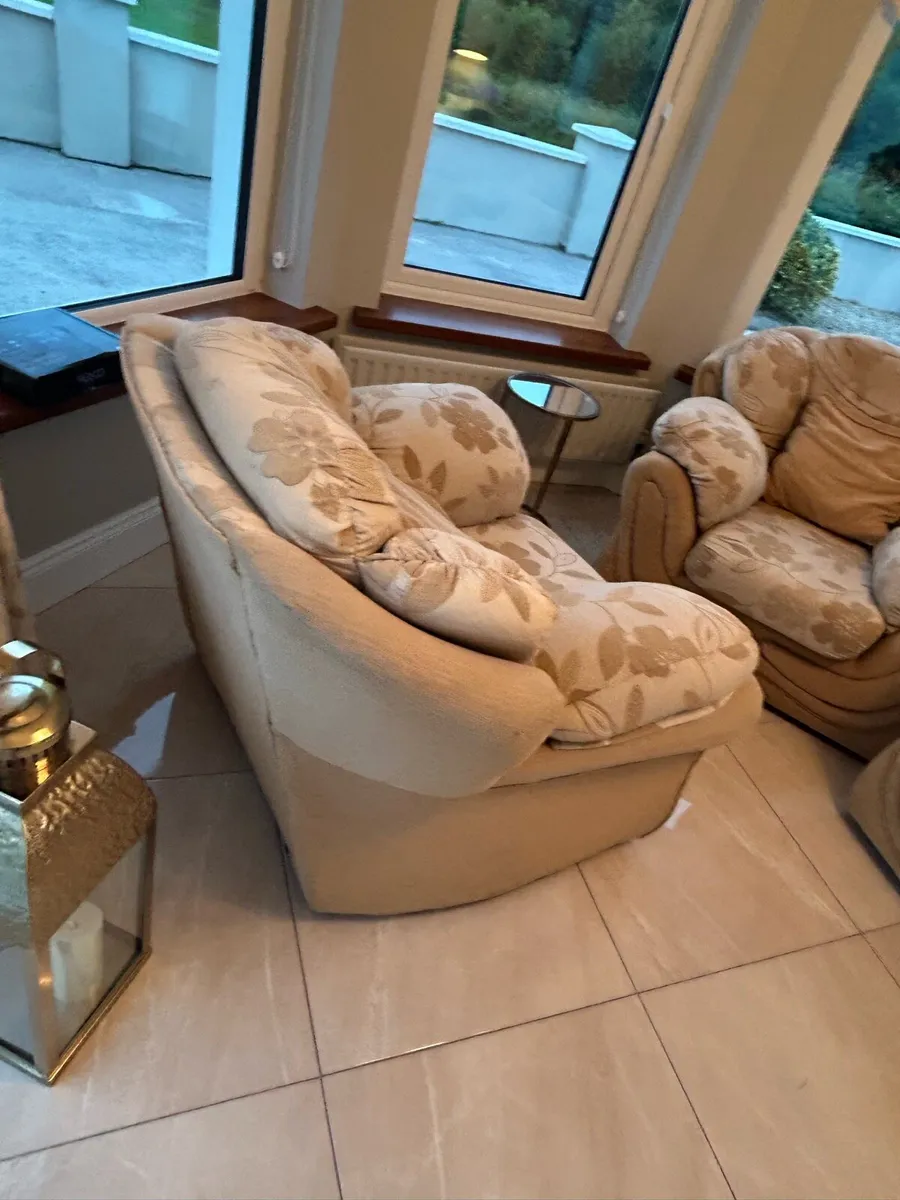 3 Piece Suite - Image 4