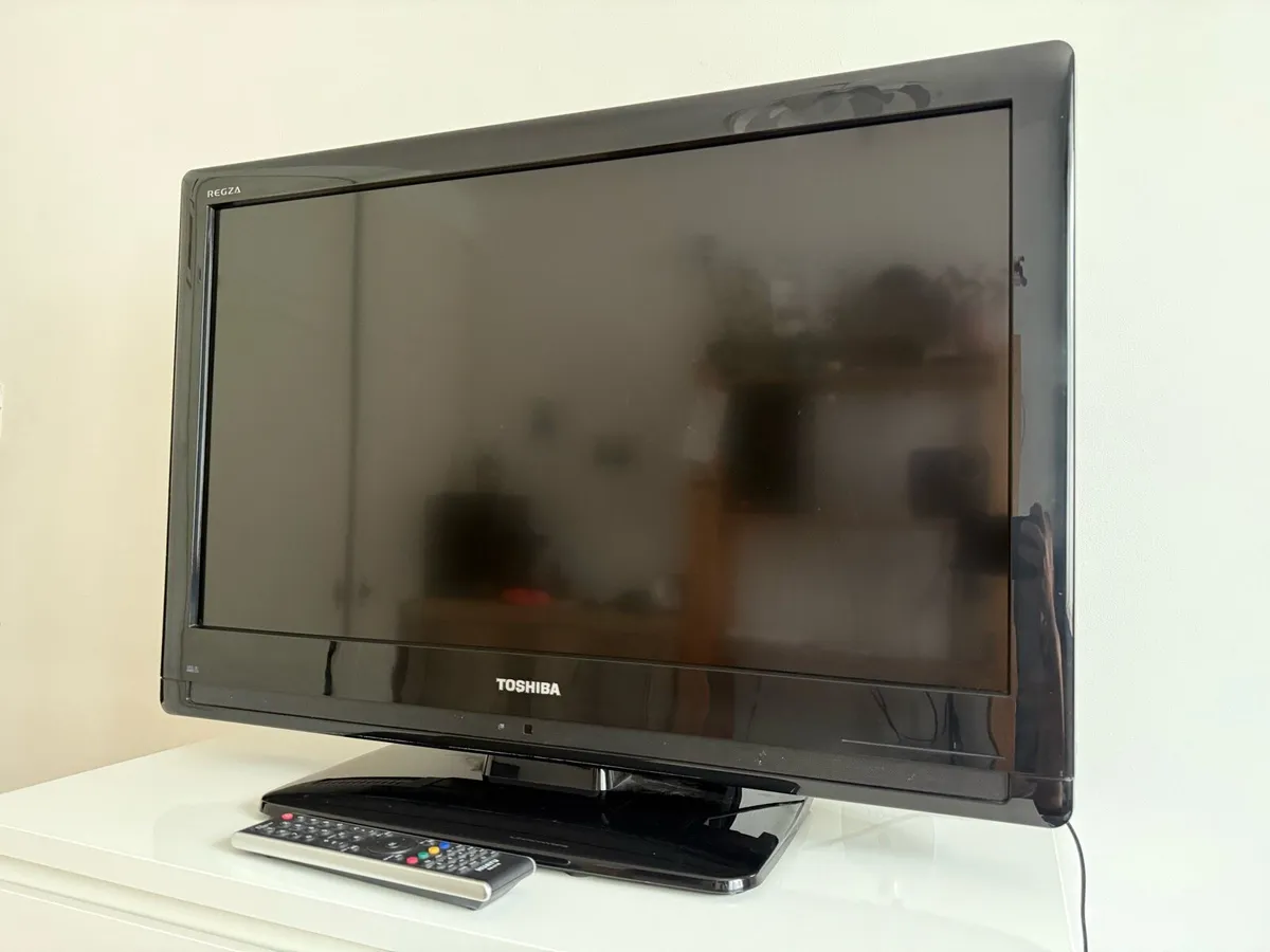 Toshiba Regza TV 32 inch  with remote control - Image 2