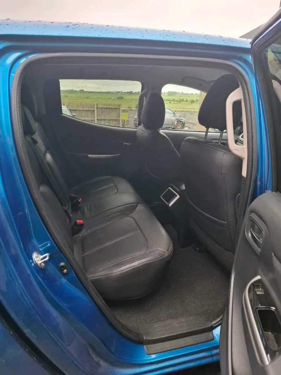 211 Mitsubishi L200 LOW MILES NEW DOE - Image 4