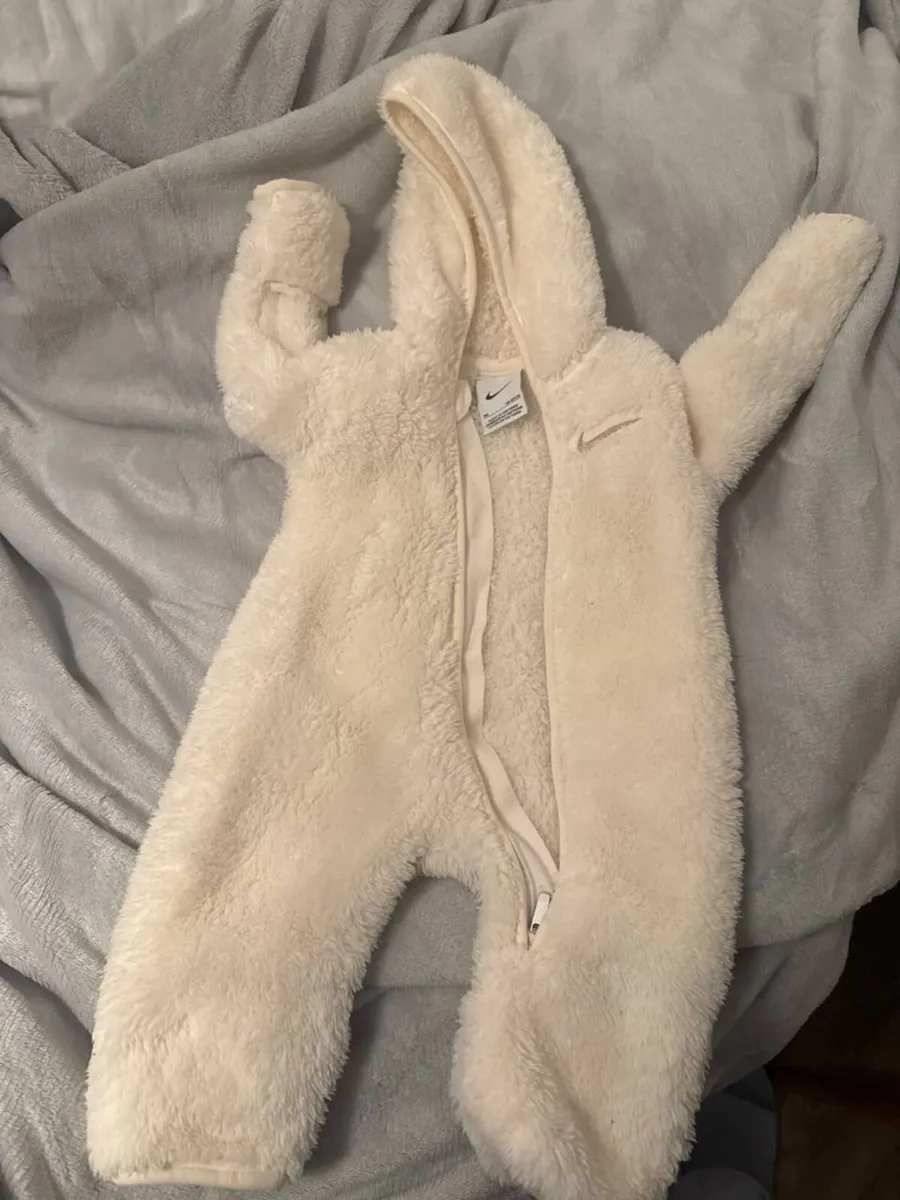 Baby clothes - Image 1