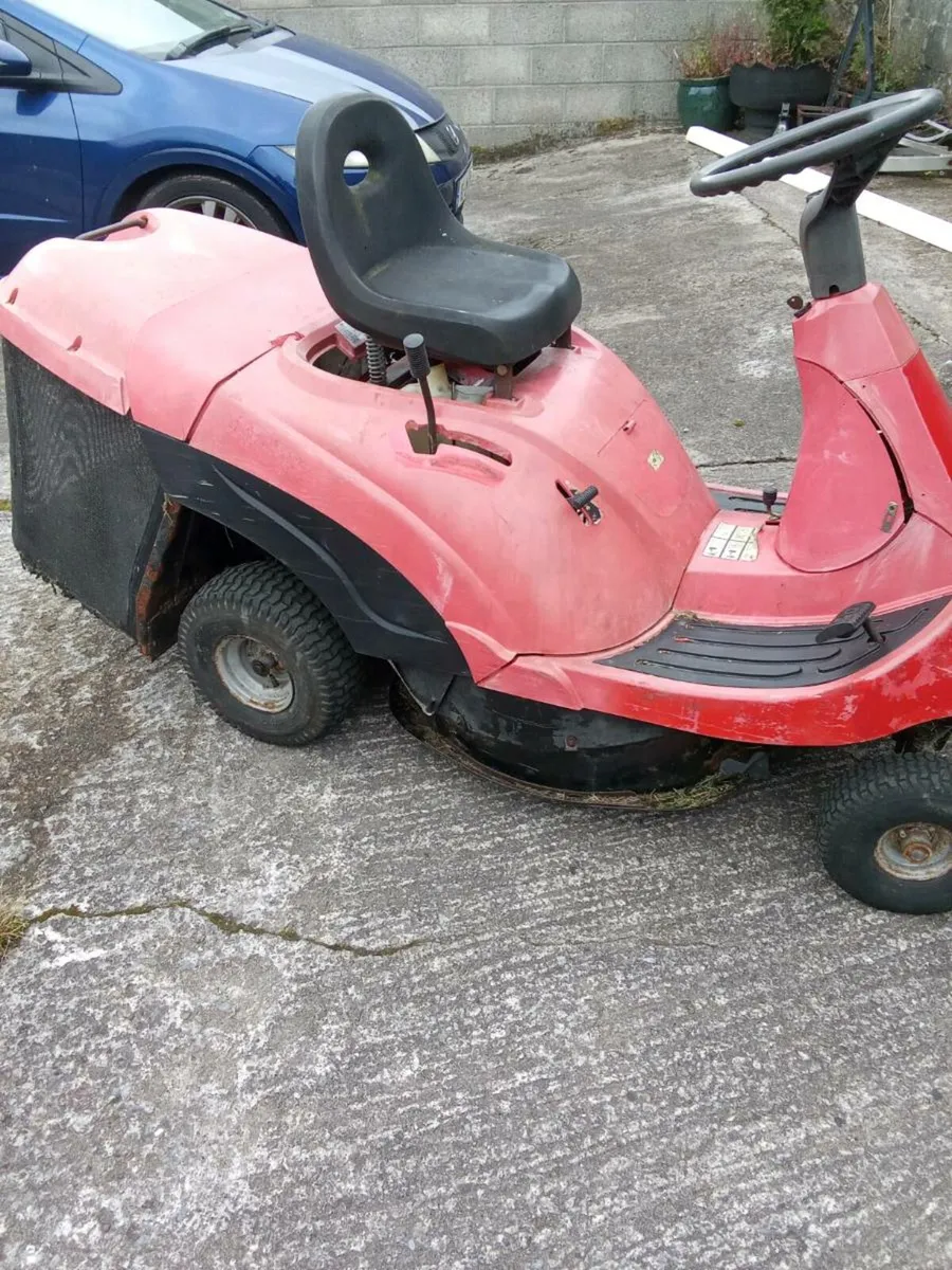 Castle Garden Lawnmower - Image 1