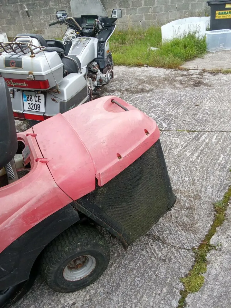 Castle Garden Lawnmower - Image 4