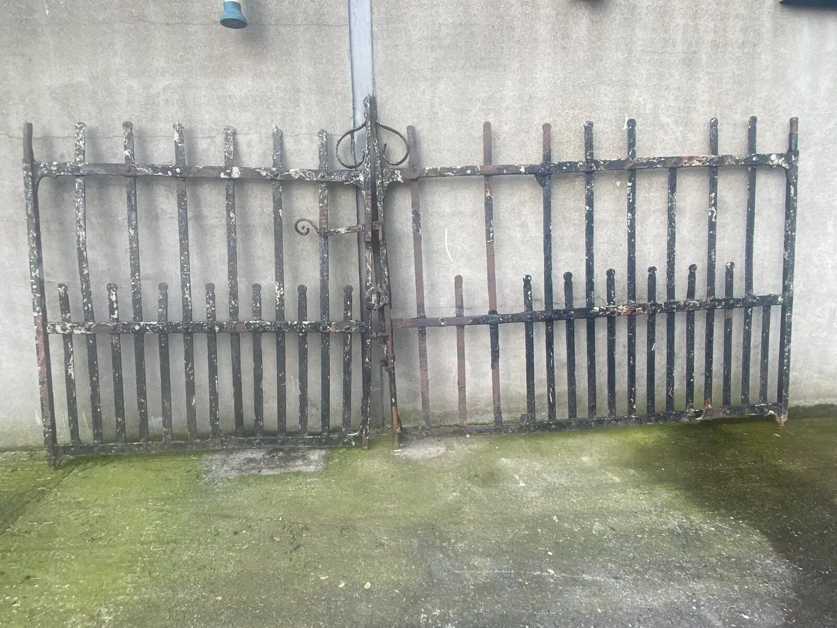 Gates - Image 1