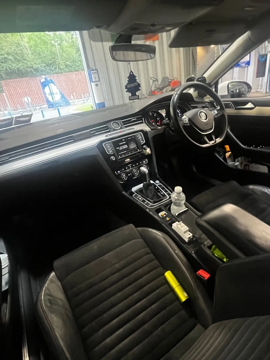 Volkswagen Passat 2015 / Highest spec - Image 4