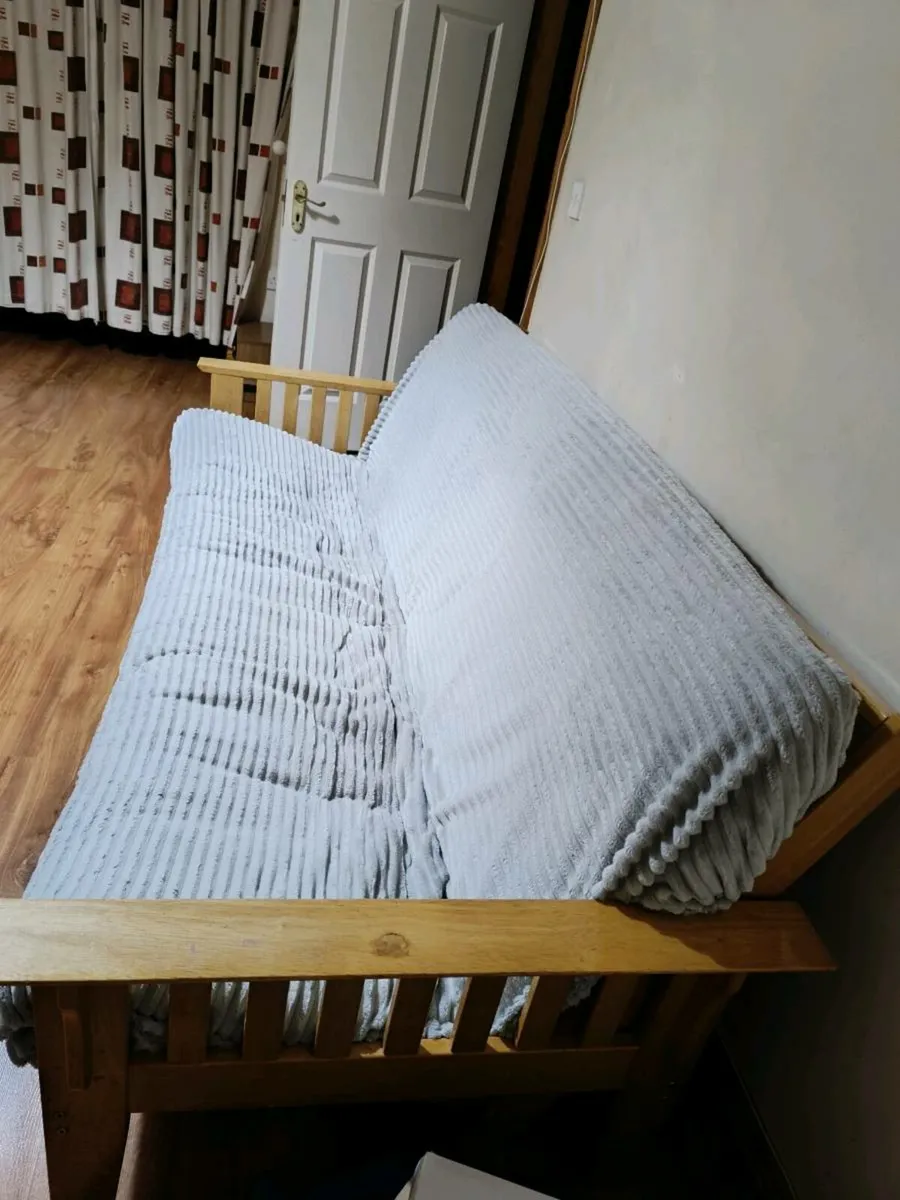 Timber couch - Image 2
