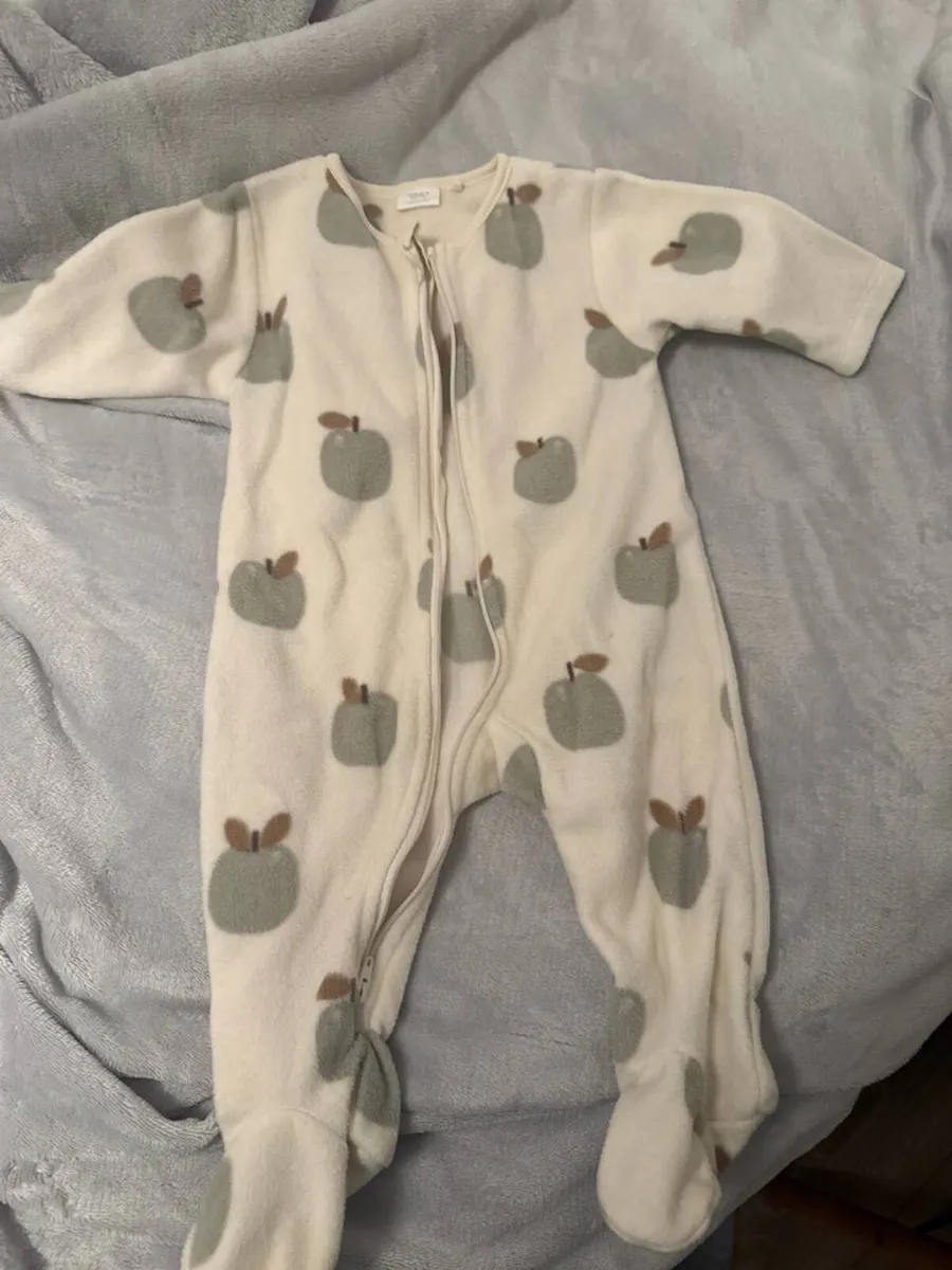 Baby clothes 0-3m - Image 3