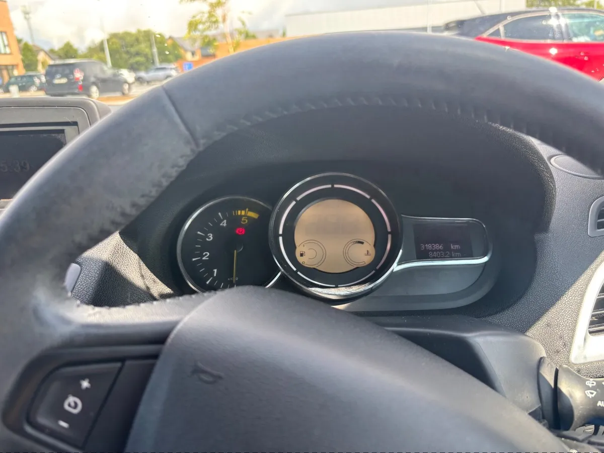 Renault Megane 2010 - Image 2