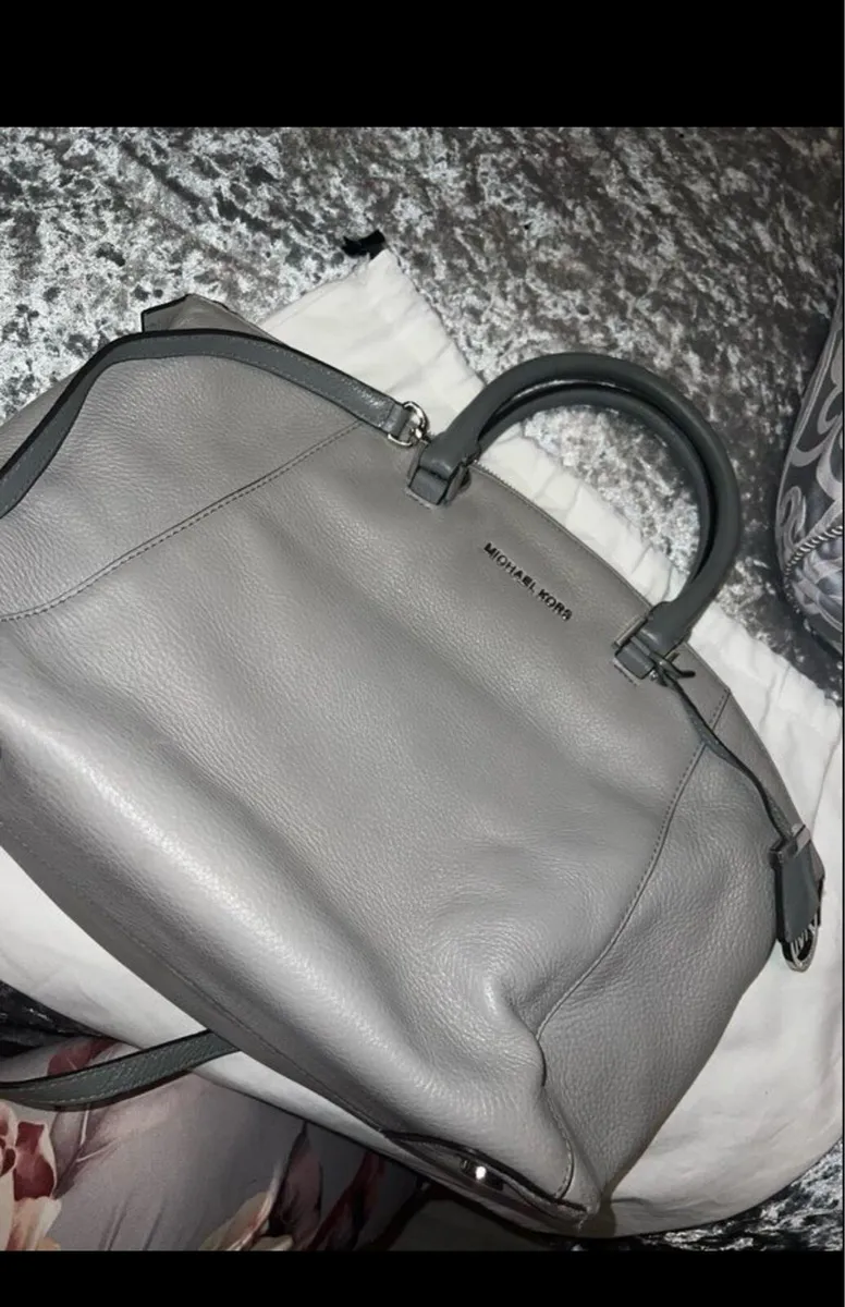 Michael kors bag - Image 1