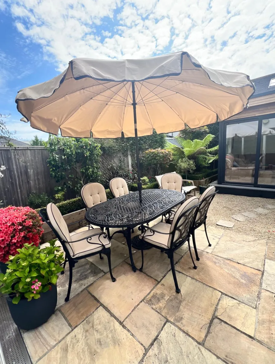 Like new garden table and chairs w umbrella - Image 1