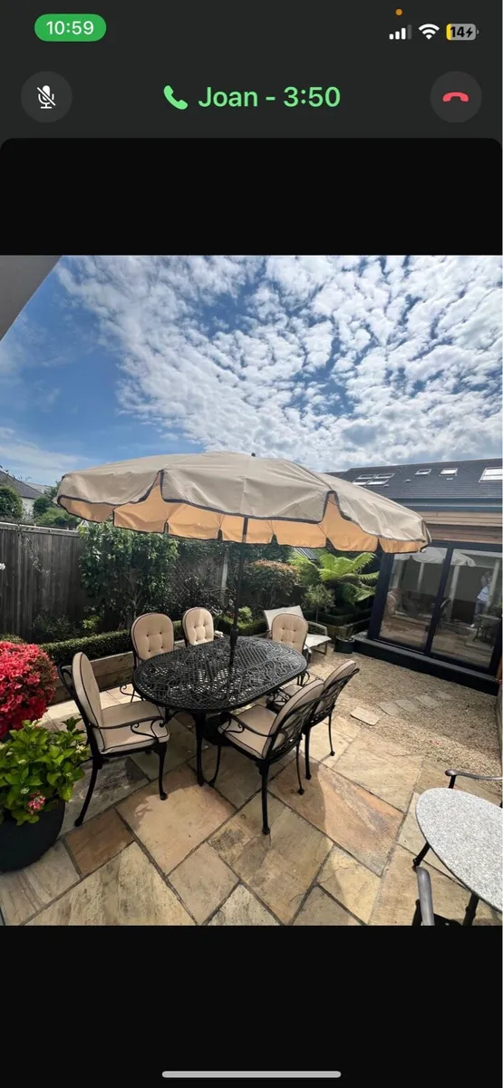 Like new garden table and chairs w umbrella - Image 4
