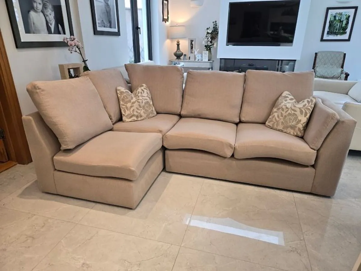 Corner sofa - Image 1