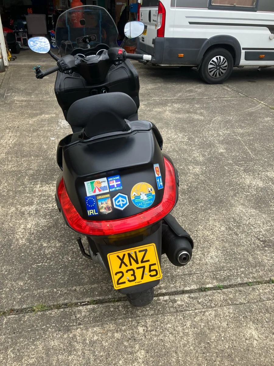 Piaggio Xevo 125 scooter - Image 4