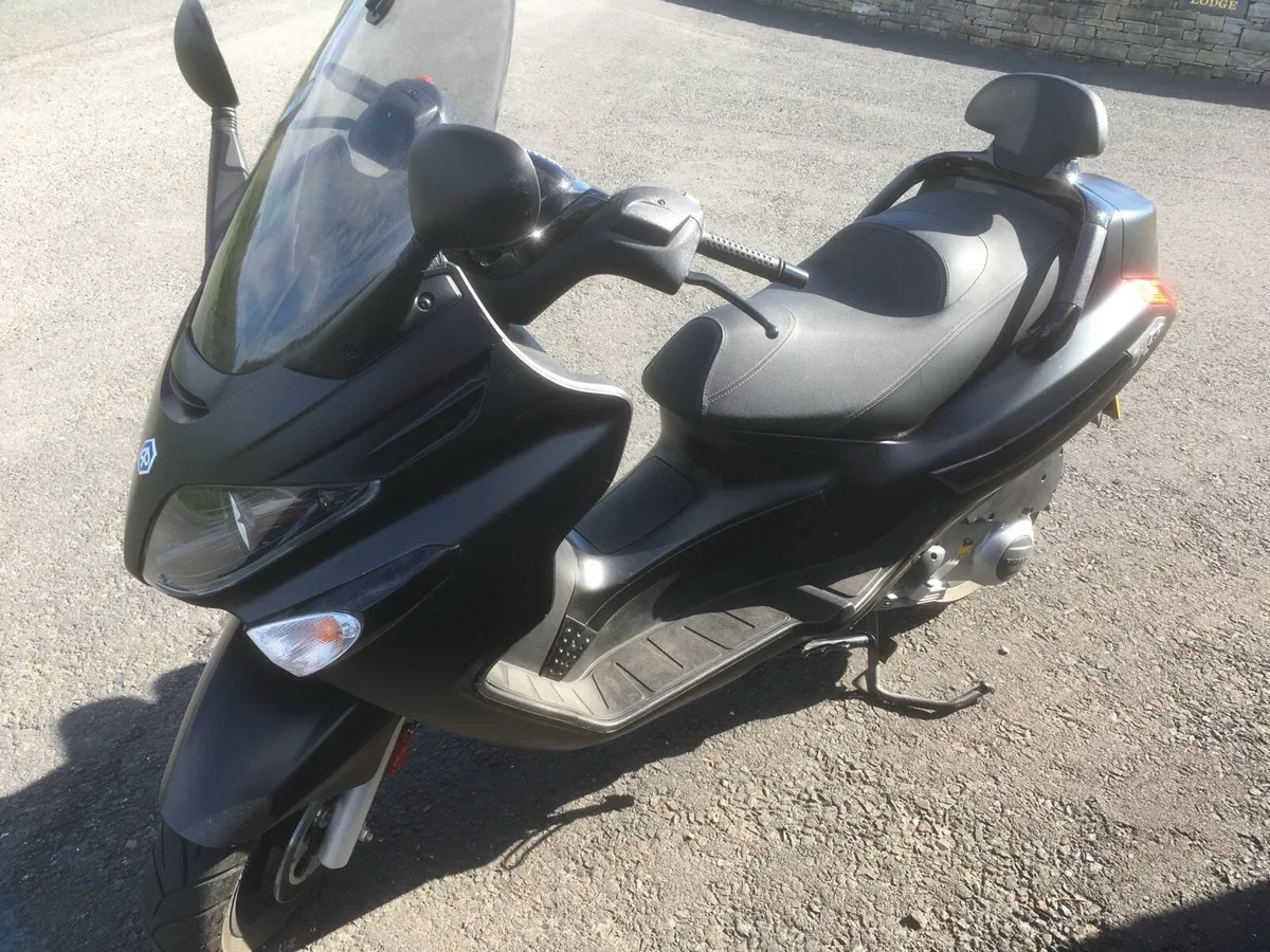 Piaggio Xevo 125 scooter ***Reduced*** - Image 1
