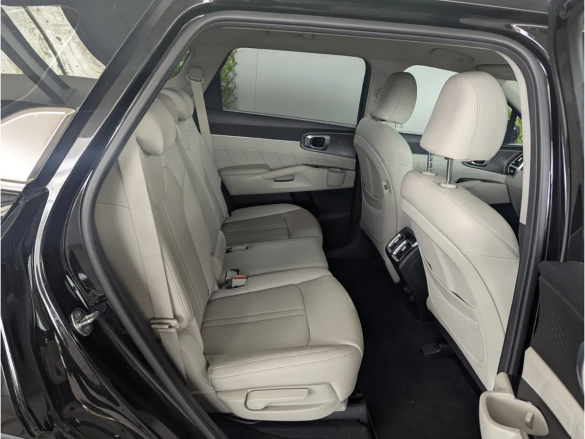 Kia Sorento PHEV K3 5P 5DR AUTO - Image 3