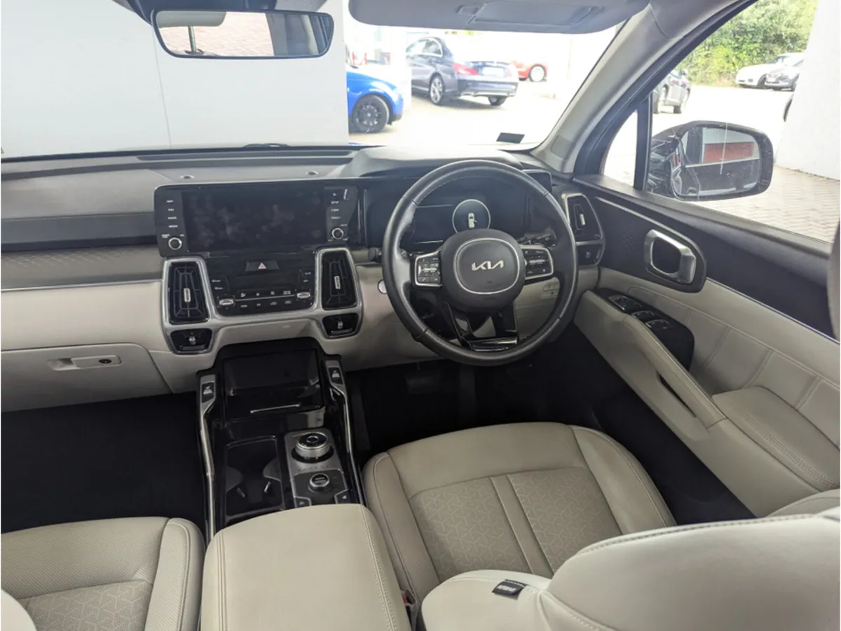 Kia Sorento PHEV K3 5P 5DR AUTO - Image 4