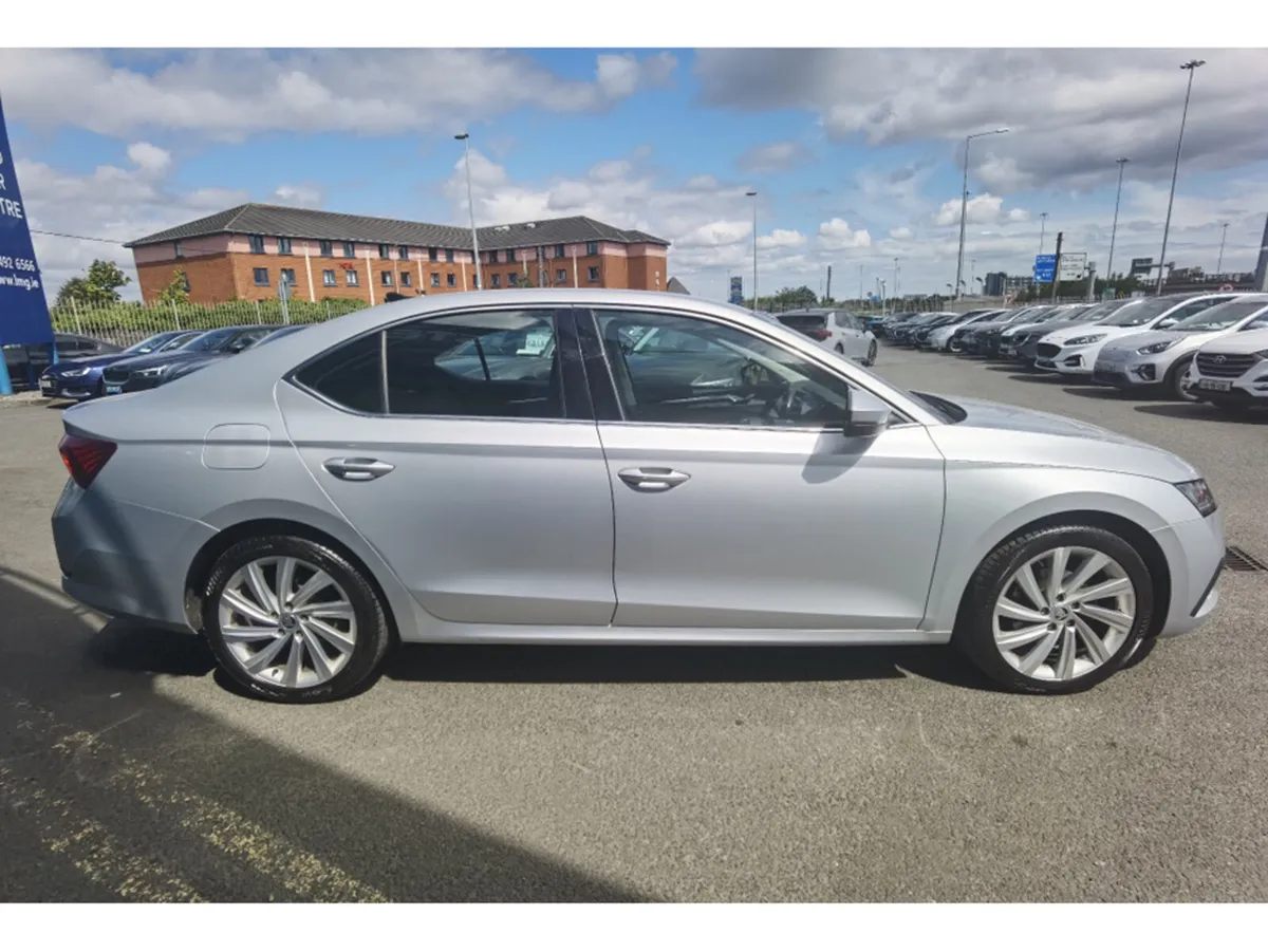 Skoda Octavia 2.0TDI STYLE 115BHP - FINANCE AVAILA - Image 2