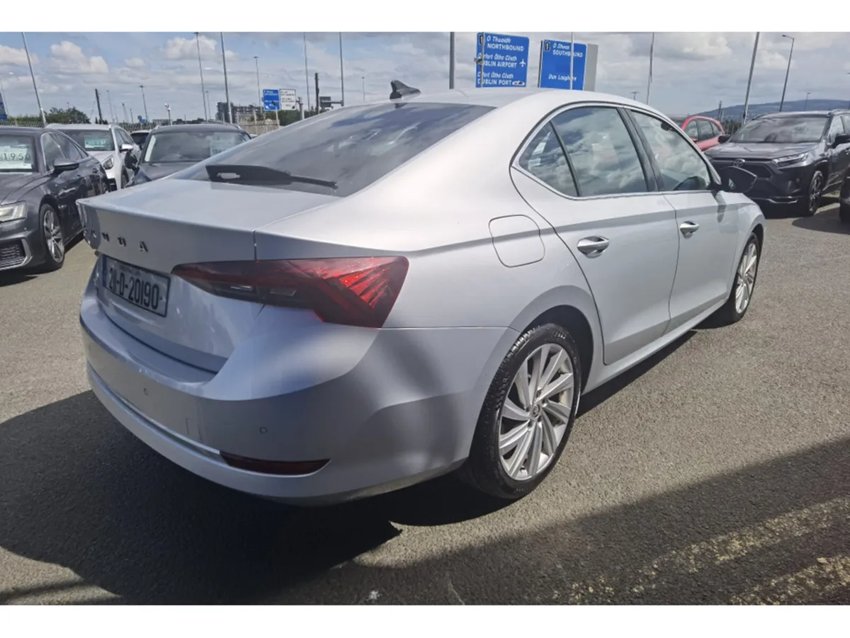 Skoda Octavia 2.0TDI STYLE 115BHP - FINANCE AVAILA - Image 3