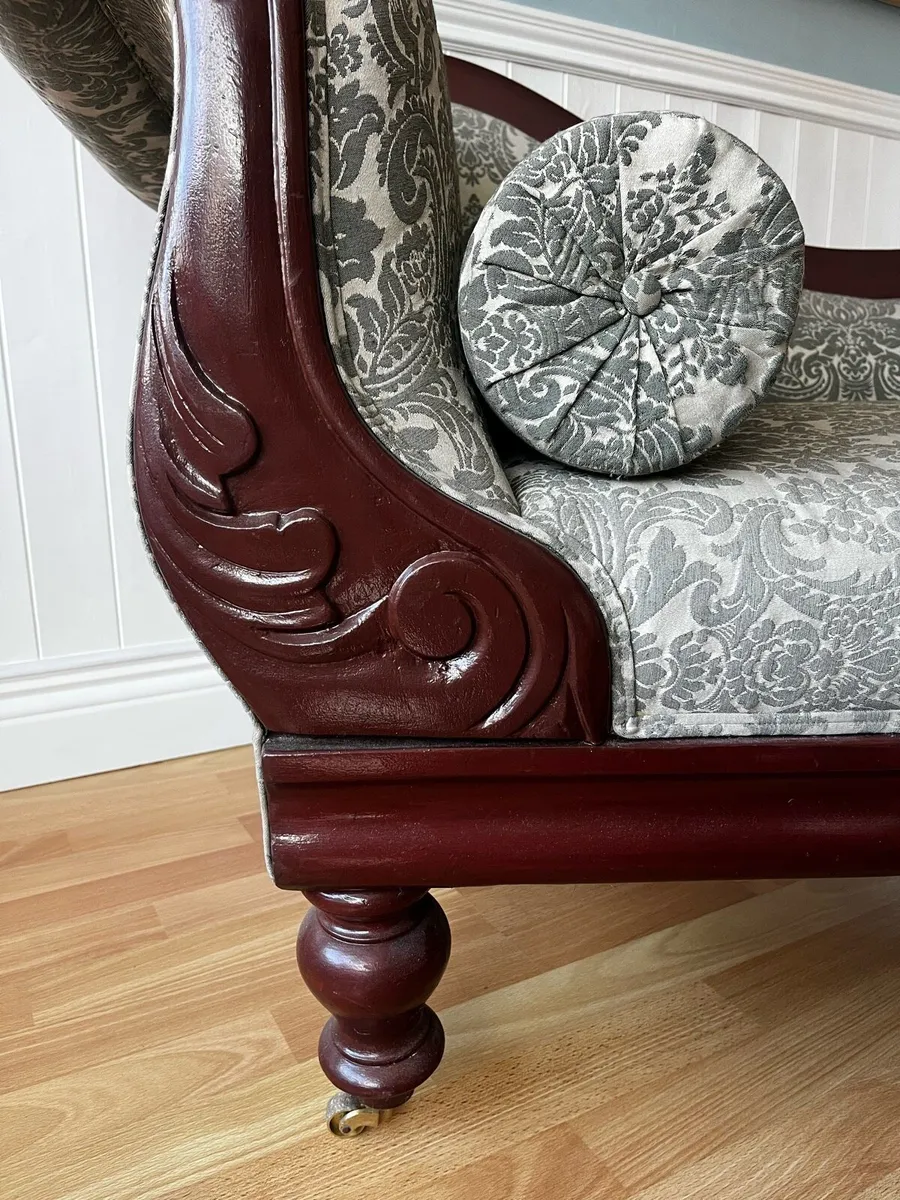 Elegant Chaise Longue - Image 2