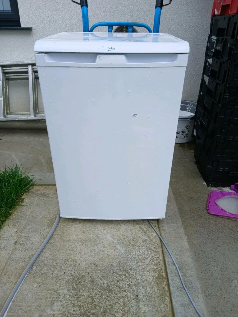 Beko fridge freezer undercounter - Image 2