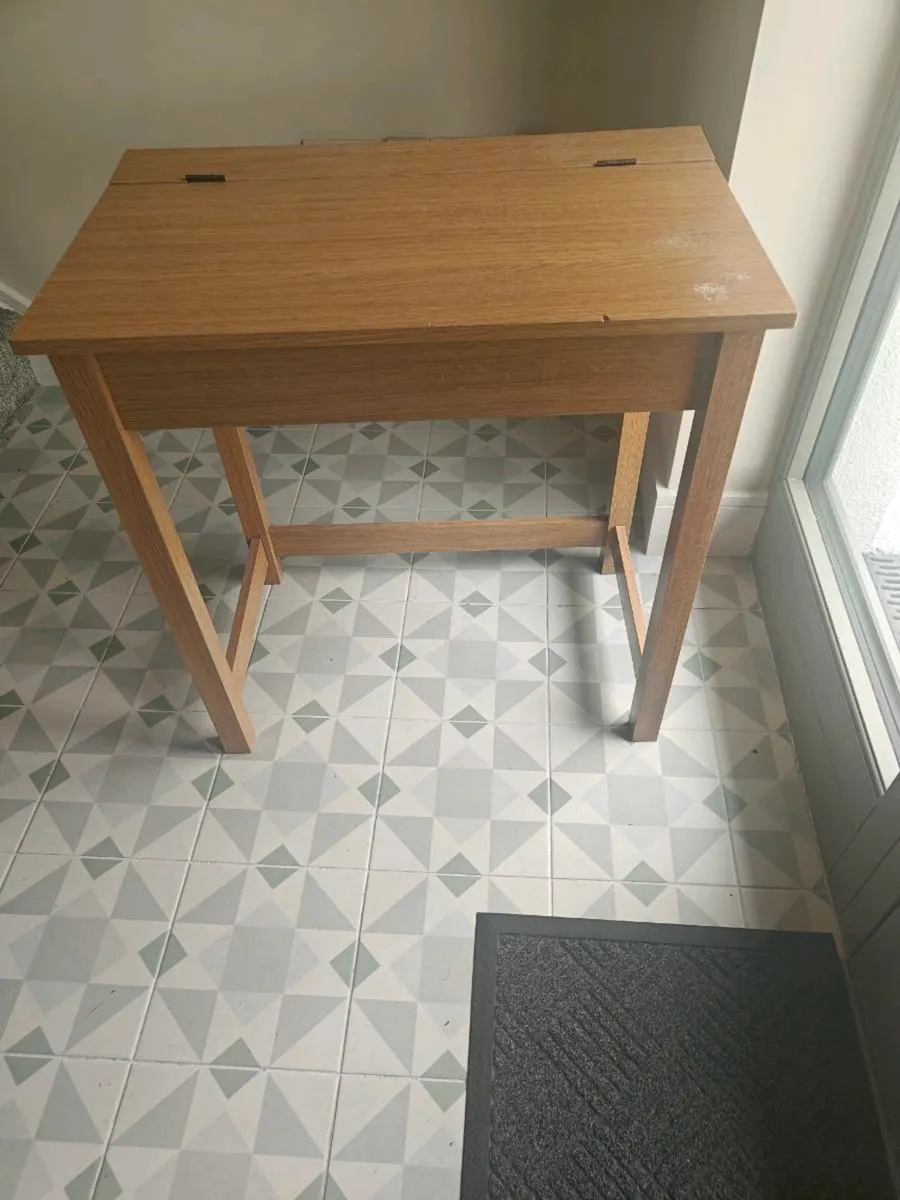 School student study desk - Image 1