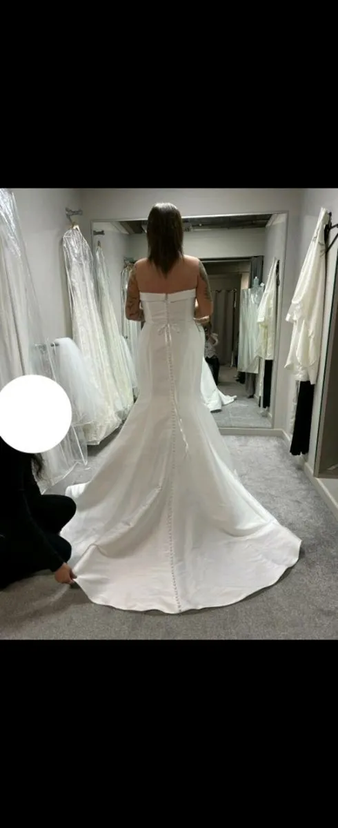 Wedding dress - Image 2