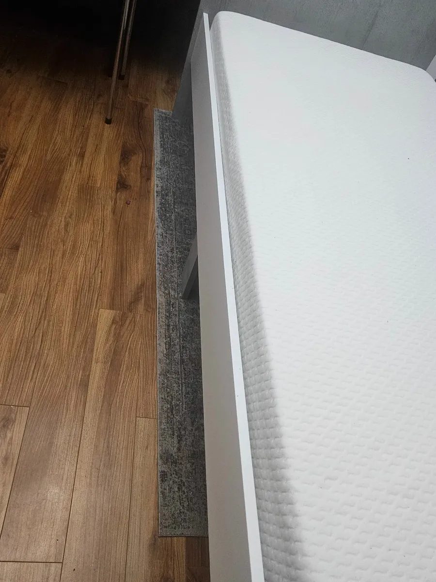Single Bed - Image 2