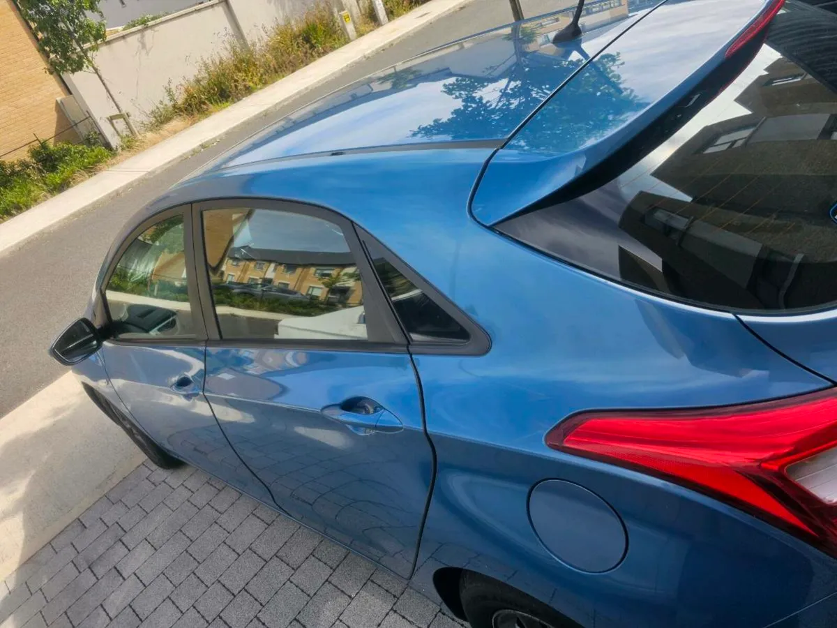 Car - Image 4
