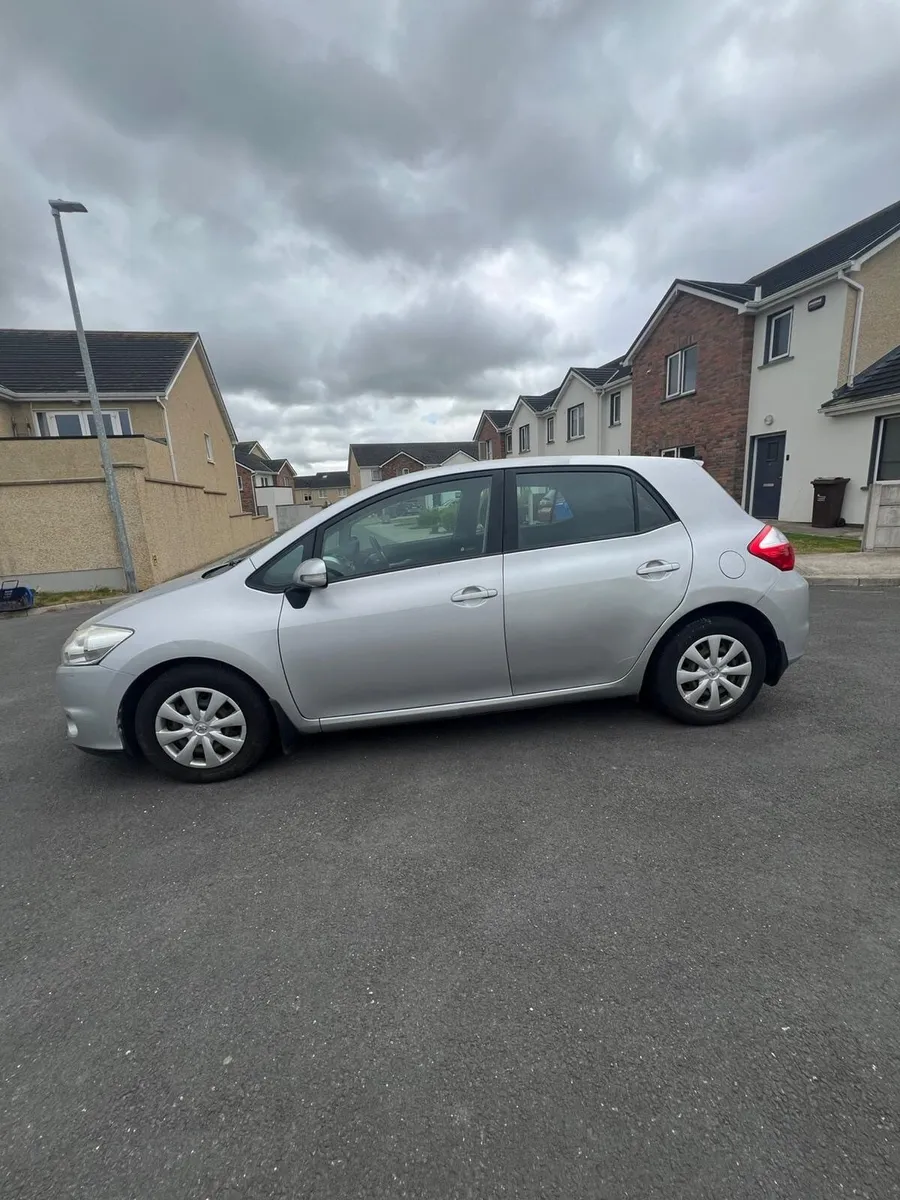 Toyota Auris 2011 - Image 4